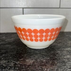 Vintage Pyrex Orange New Dots White Bowl. Exc condition. #401